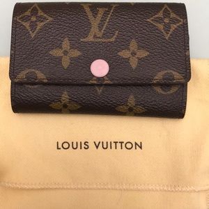 Authentic Louis Vuitton 6 ring key holder